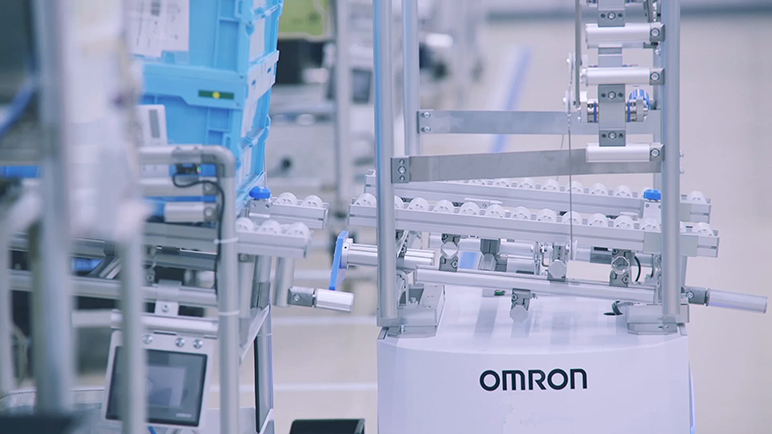 机器人自主上下料，实现产线的全自动化运输