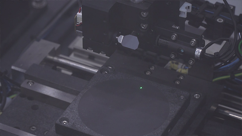 通过激光振镜技术，实现打标精度和速度的成倍提升